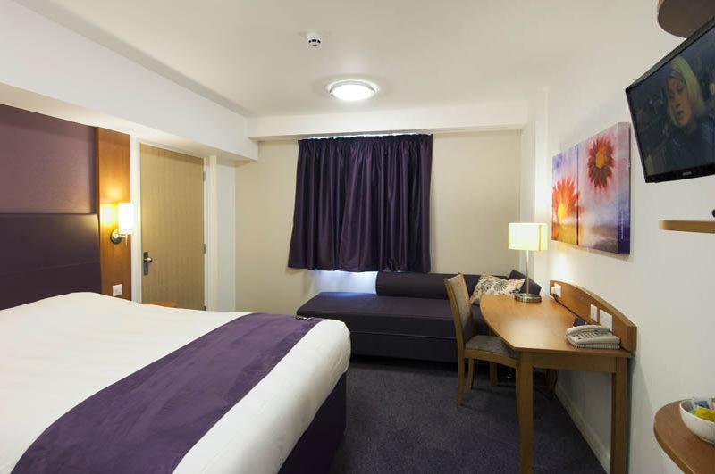 Premier Inn Glasgow East Kilbride - Peel Park Eksteriør bilde